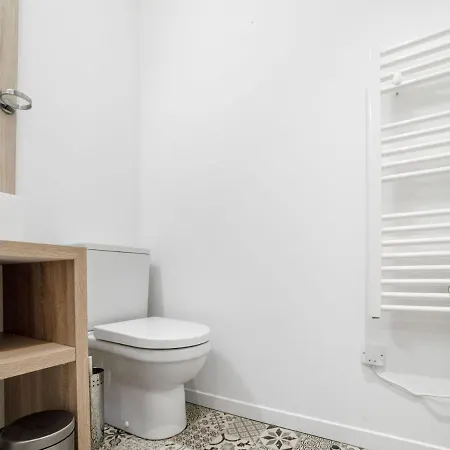 Simplistic In Near Thermal Baths *